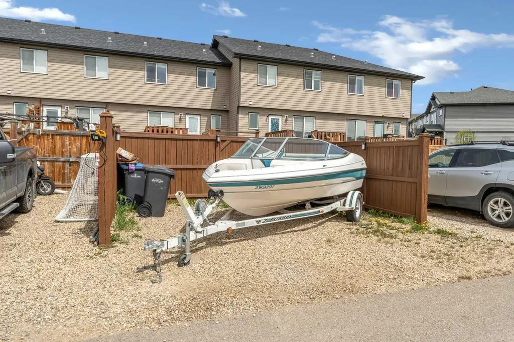 22 Hawthorn Place Sylvan Lake AB T4S 0R8