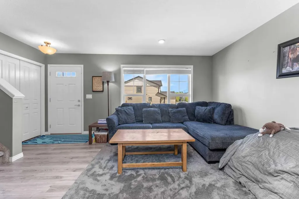 22 Hawthorn Place Sylvan Lake AB T4S 0R8