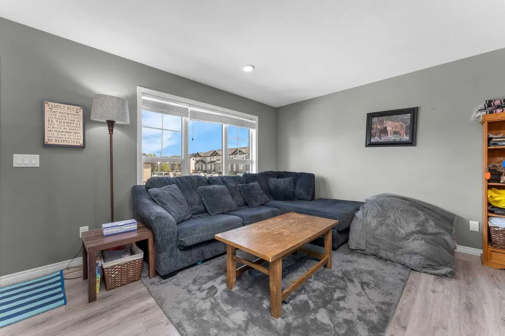 22 Hawthorn Place Sylvan Lake AB T4S 0R8