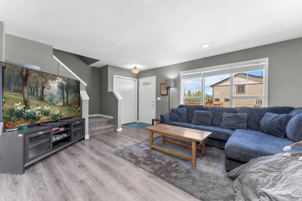 22 Hawthorn Place Sylvan Lake AB T4S 0R8