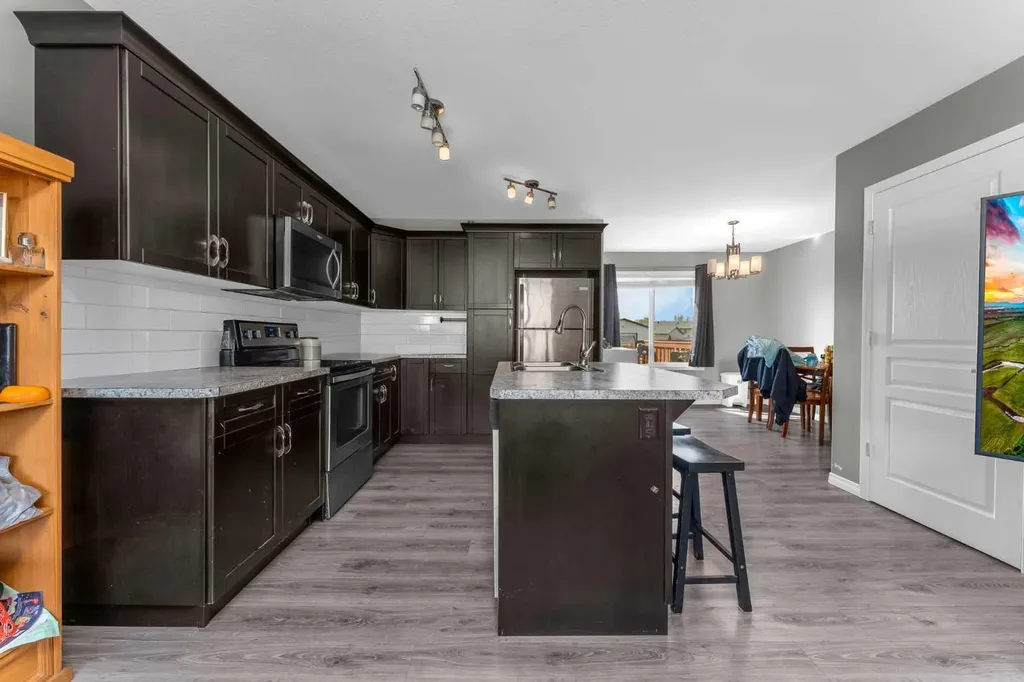 22 Hawthorn Place Sylvan Lake AB T4S 0R8
