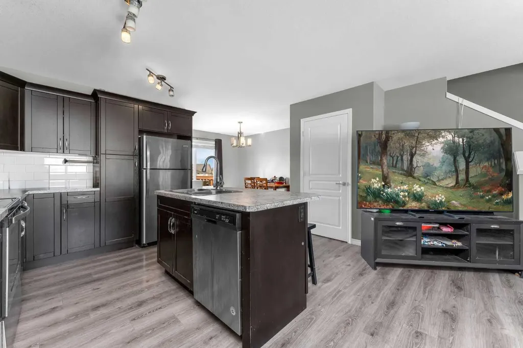 22 Hawthorn Place Sylvan Lake AB T4S 0R8