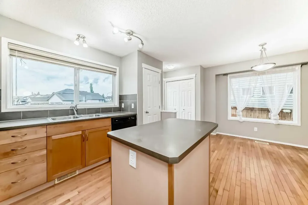 189 Copperstone Circle SE Calgary AB T2Z 0G8
