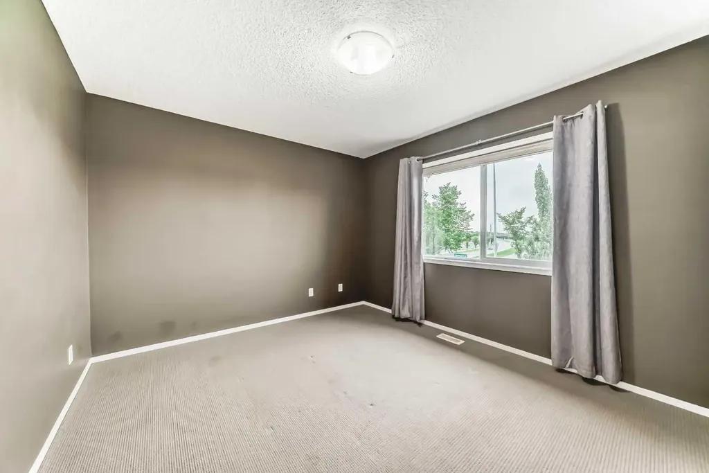 189 Copperstone Circle SE Calgary AB T2Z 0G8