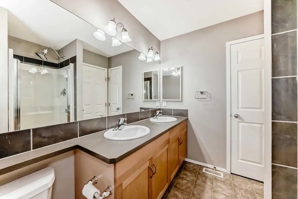 189 Copperstone Circle SE Calgary AB T2Z 0G8