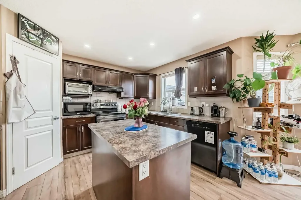 1066 Taradale Drive NE Calgary AB T3J 0B2