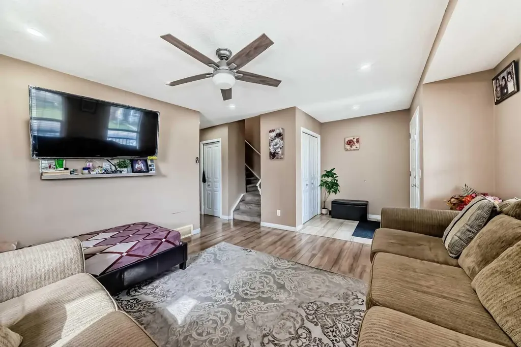 1066 Taradale Drive NE Calgary AB T3J 0B2