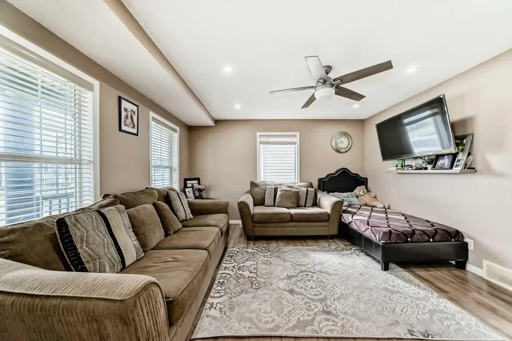 1066 Taradale Drive NE Calgary AB T3J 0B2