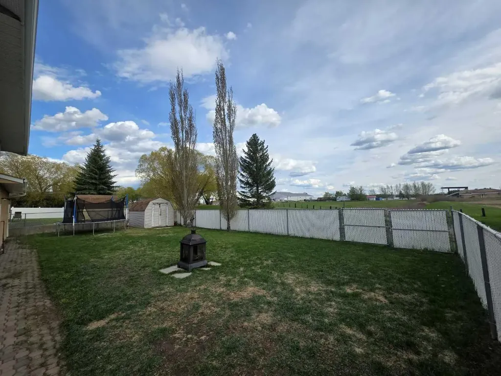 1601 3 Avenue Wainwright AB T9W 1J3