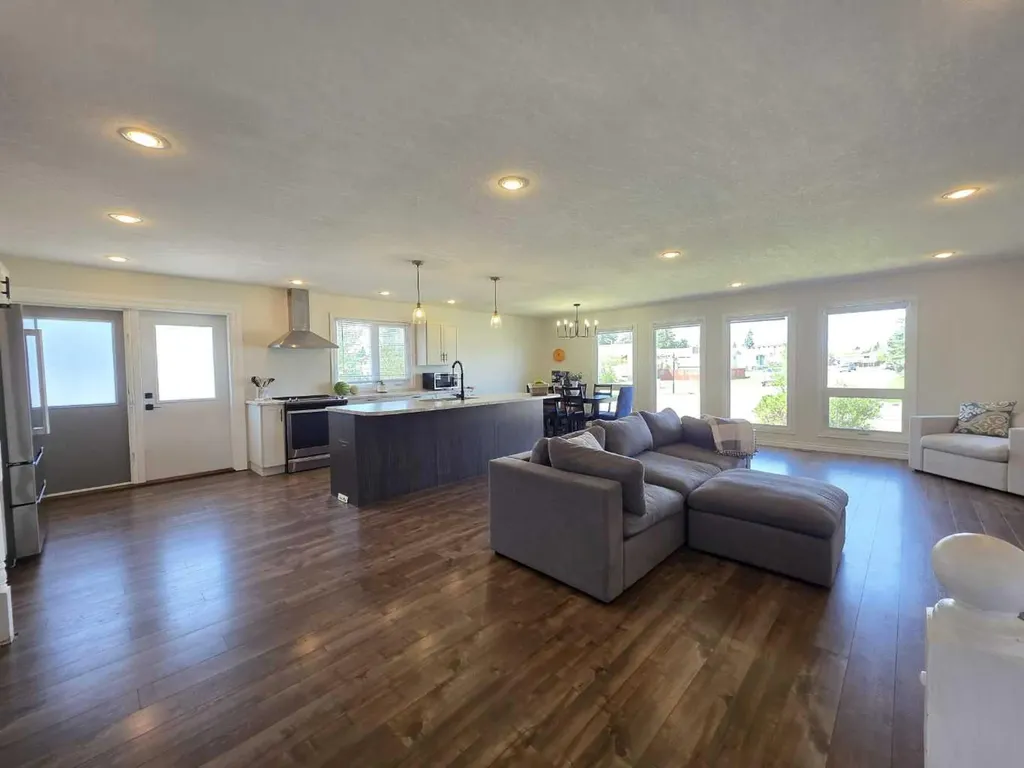 1601 3 Avenue Wainwright AB T9W 1J3