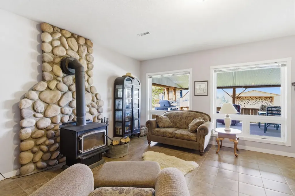 29302 Range Road 51 Rural Mountain View County AB T0M 2E0