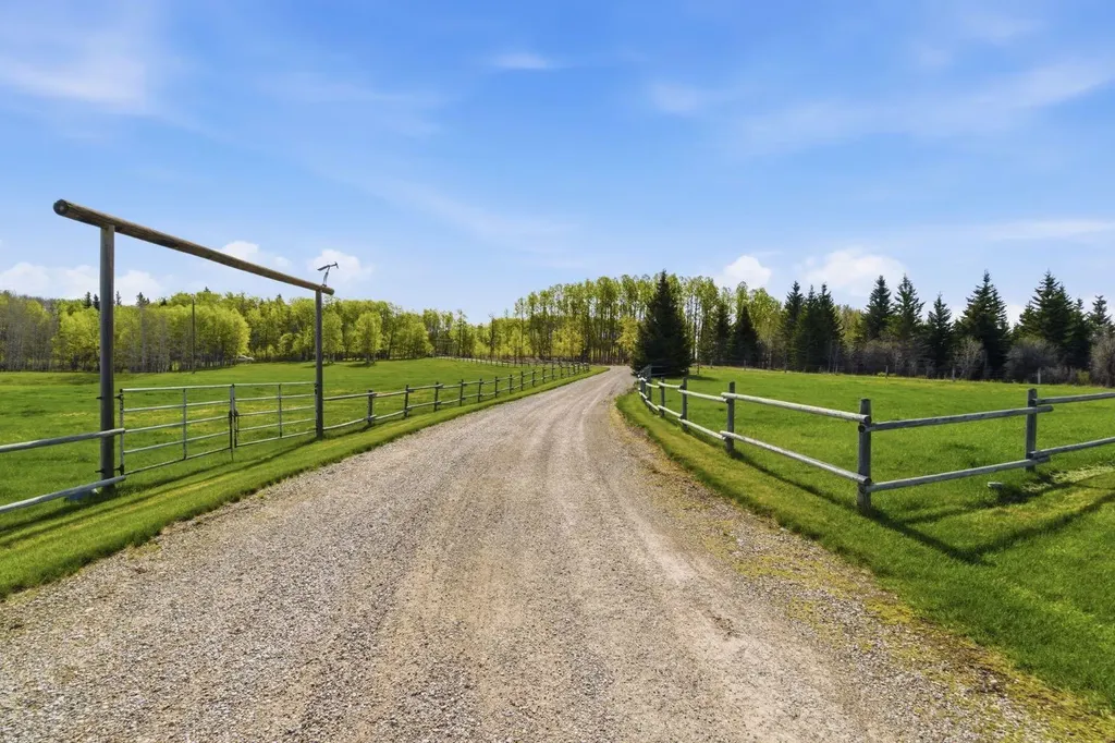 29302 Range Road 51 Rural Mountain View County AB T0M 2E0