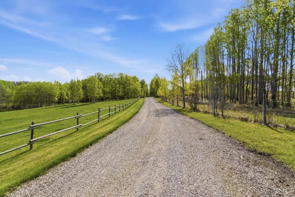 29302 Range Road 51 Rural Mountain View County AB T0M 2E0