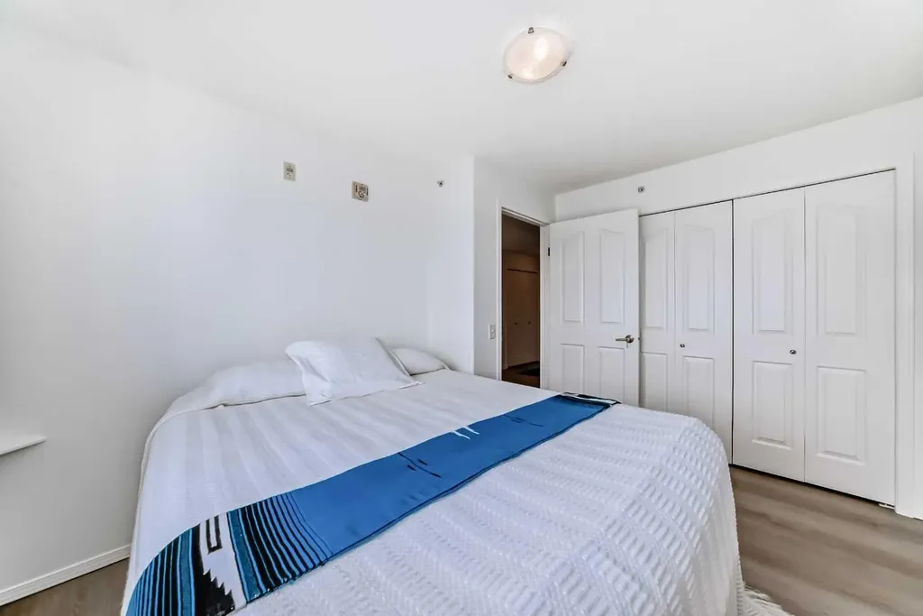 5000 Somervale Court SW Calgary AB T2Y 4M1