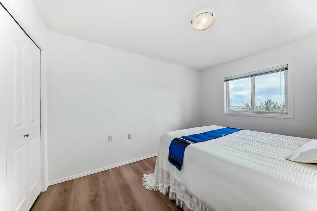 5000 Somervale Court SW Calgary AB T2Y 4M1