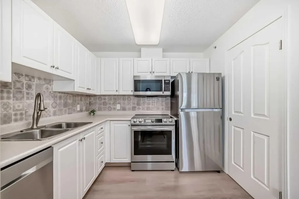 5000 Somervale Court SW Calgary AB T2Y 4M1