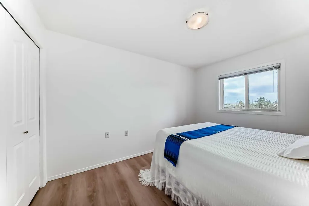 5000 Somervale Court SW Calgary AB T2Y 4M1