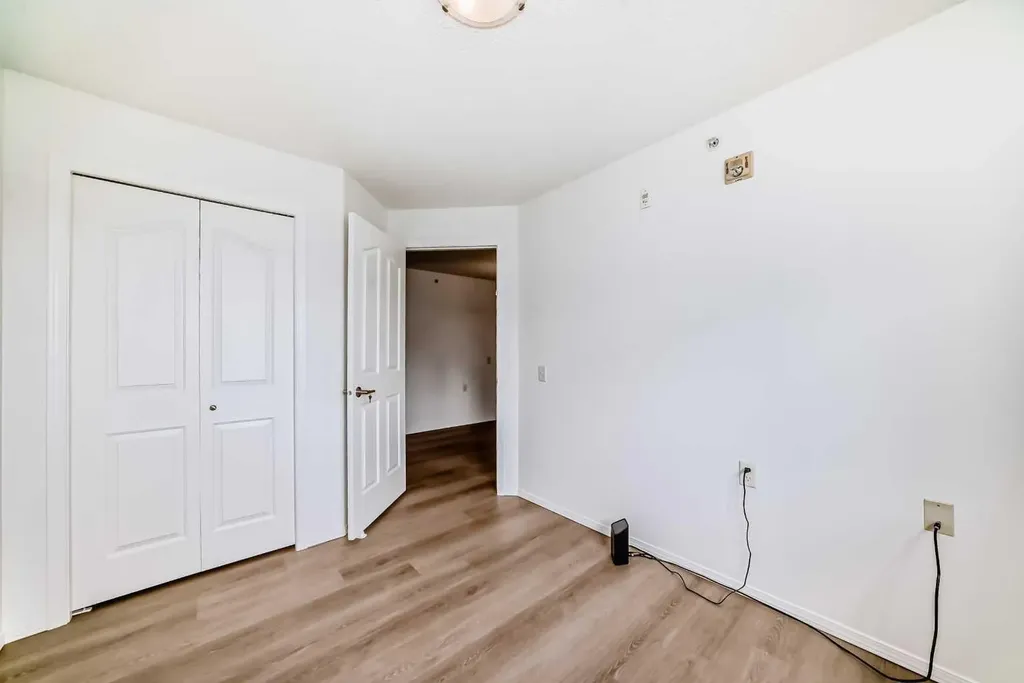 5000 Somervale Court SW Calgary AB T2Y 4M1