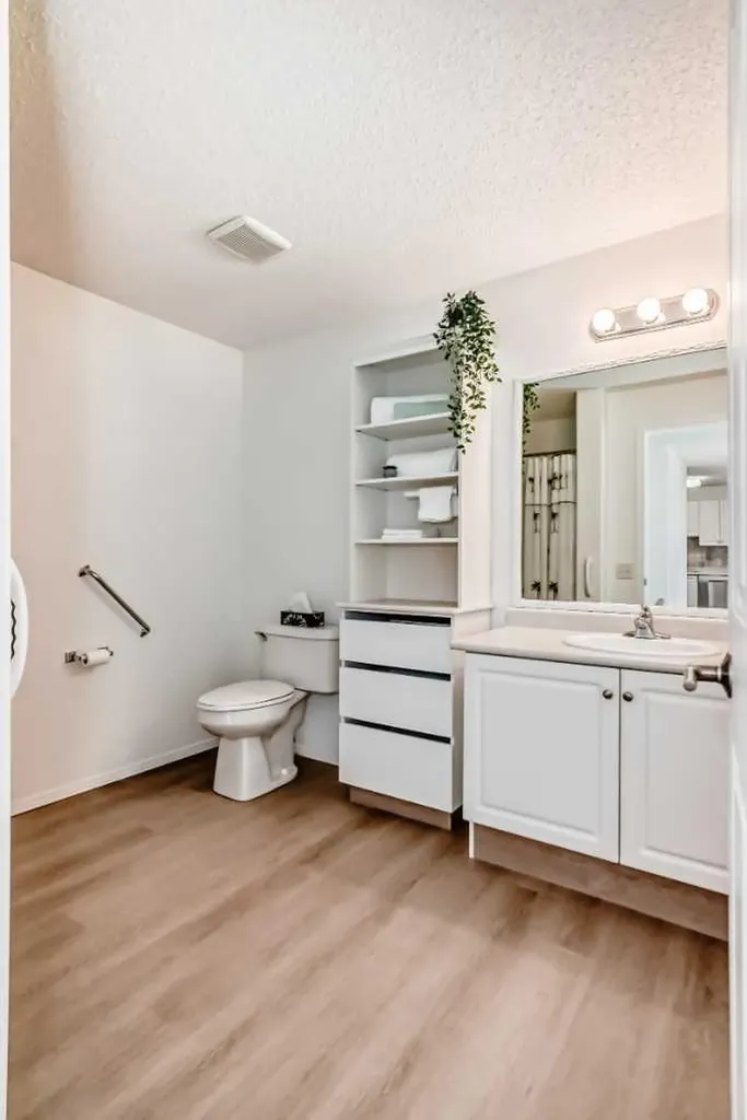 5000 Somervale Court SW Calgary AB T2Y 4M1