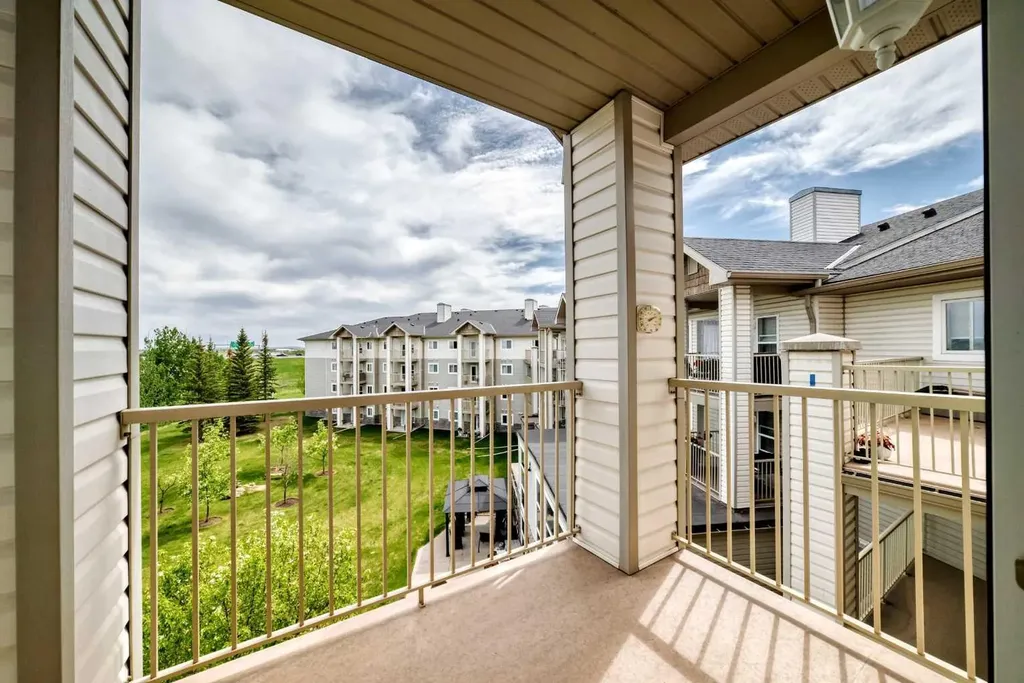 5000 Somervale Court SW Calgary AB T2Y 4M1