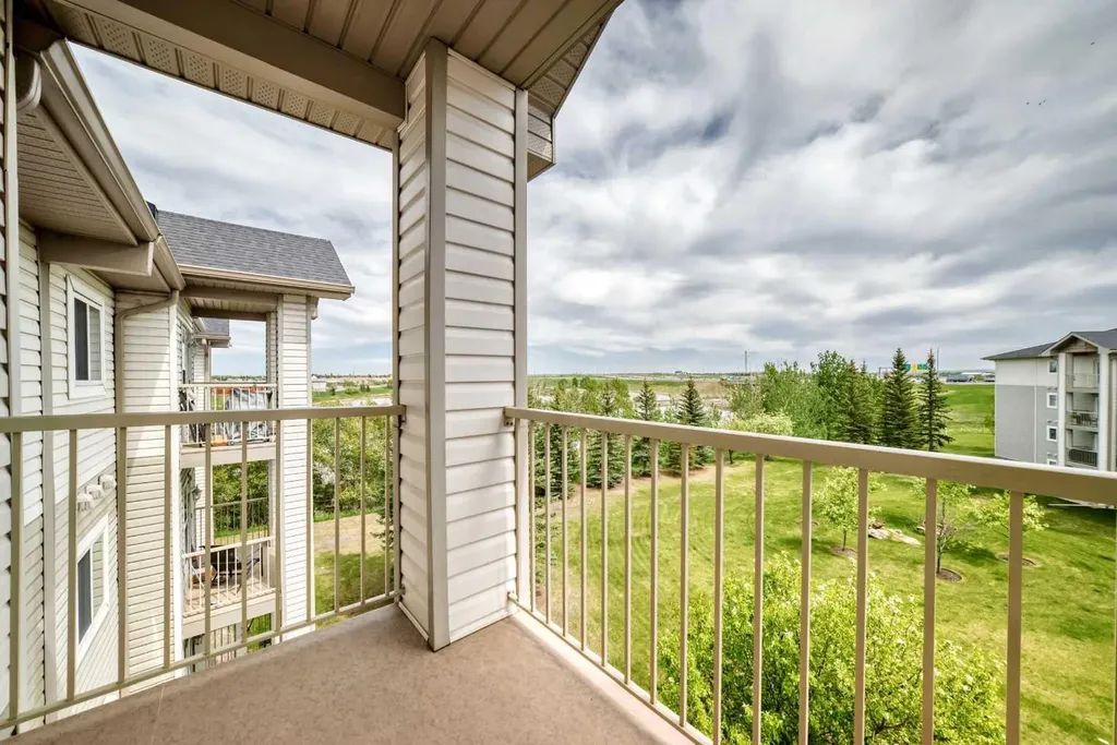 5000 Somervale Court SW Calgary AB T2Y 4M1