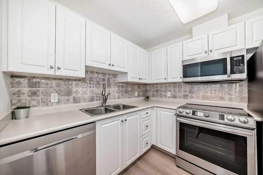 5000 Somervale Court SW Calgary AB T2Y 4M1