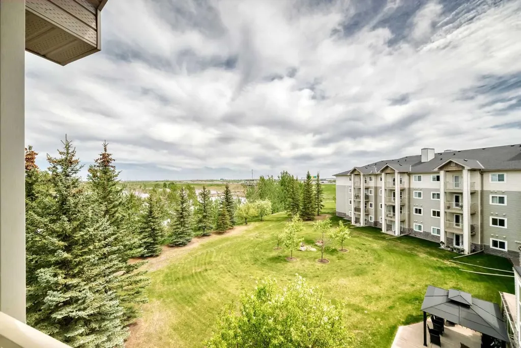 5000 Somervale Court SW Calgary AB T2Y 4M1