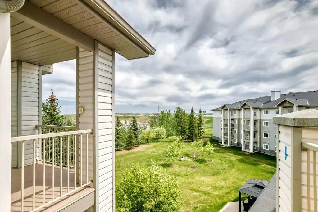 5000 Somervale Court SW Calgary AB T2Y 4M1