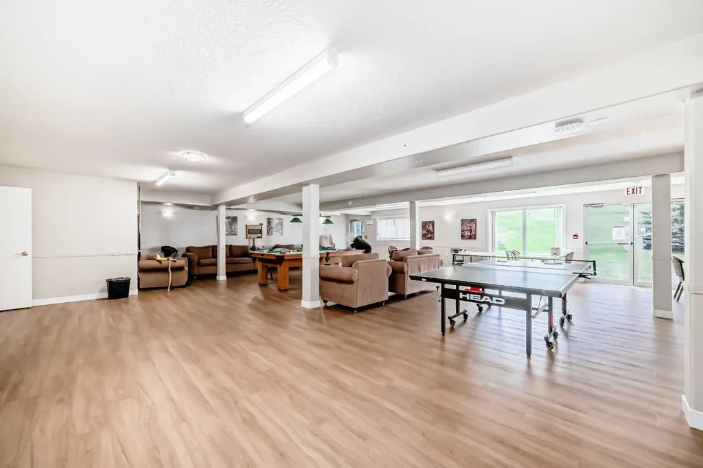 5000 Somervale Court SW Calgary AB T2Y 4M1