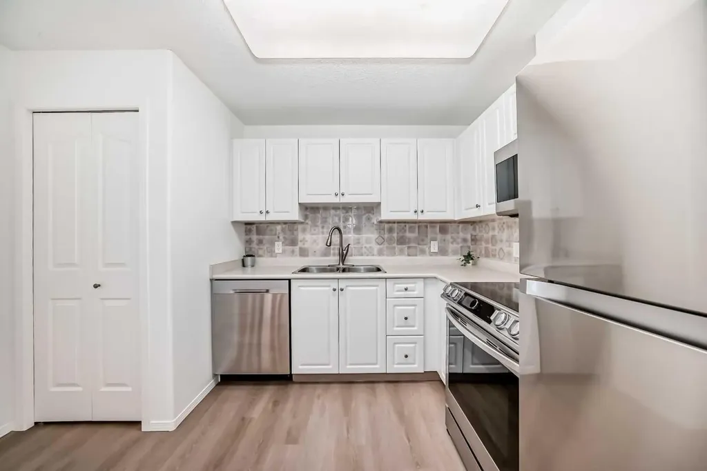 5000 Somervale Court SW Calgary AB T2Y 4M1