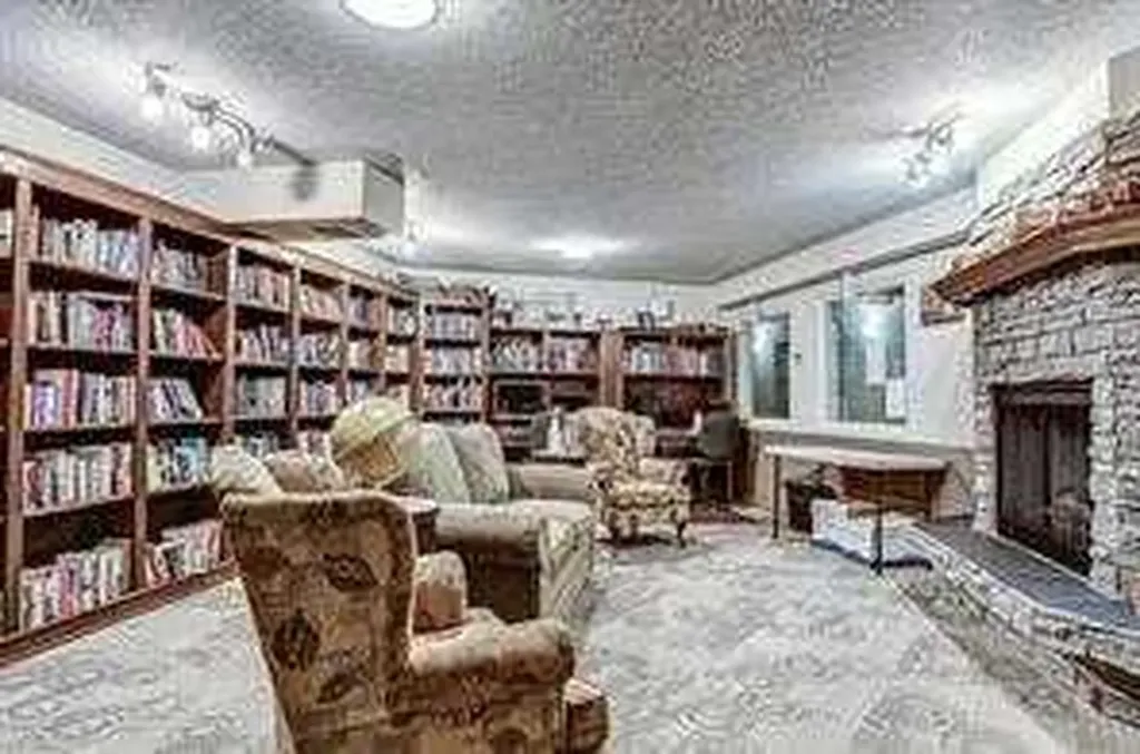5000 Somervale Court SW Calgary AB T2Y 4M1