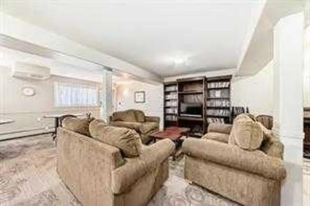 5000 Somervale Court SW Calgary AB T2Y 4M1
