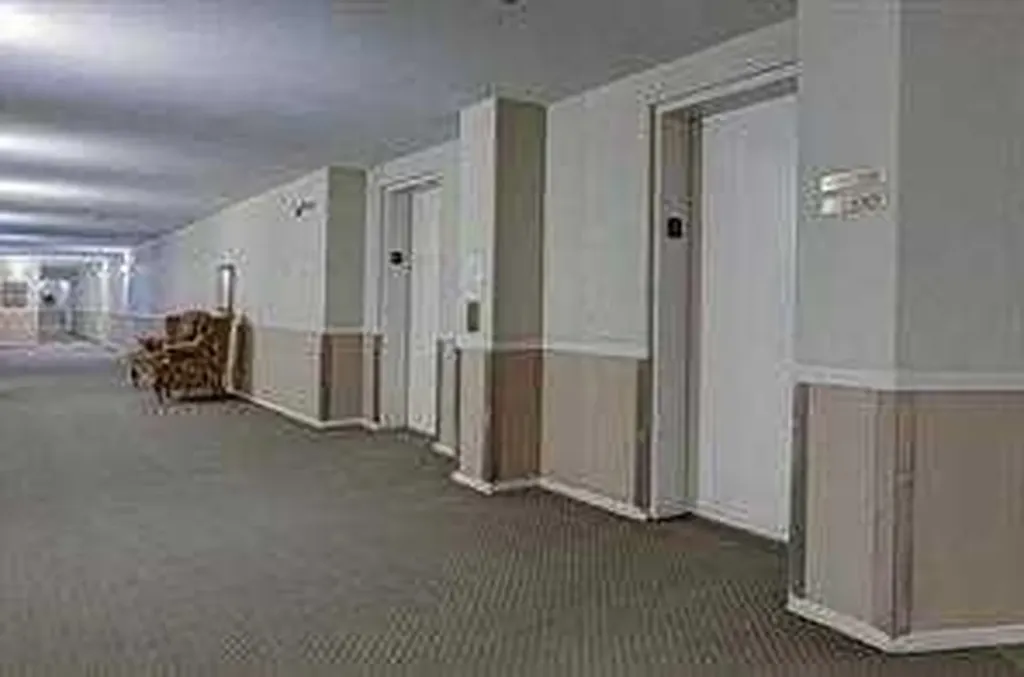 5000 Somervale Court SW Calgary AB T2Y 4M1