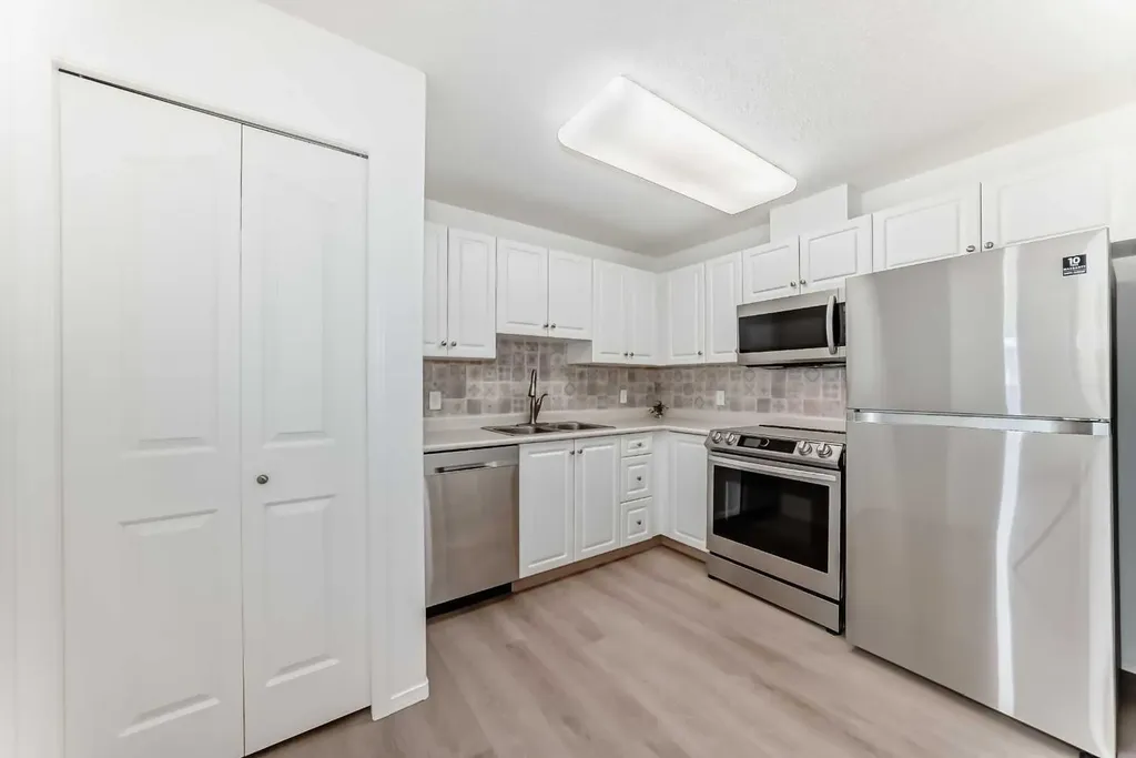 5000 Somervale Court SW Calgary AB T2Y 4M1