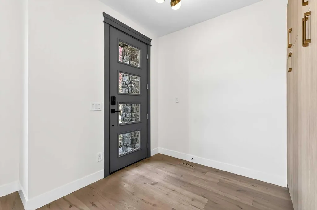 8519 48 Avenue NW Calgary AB T3B 2B1