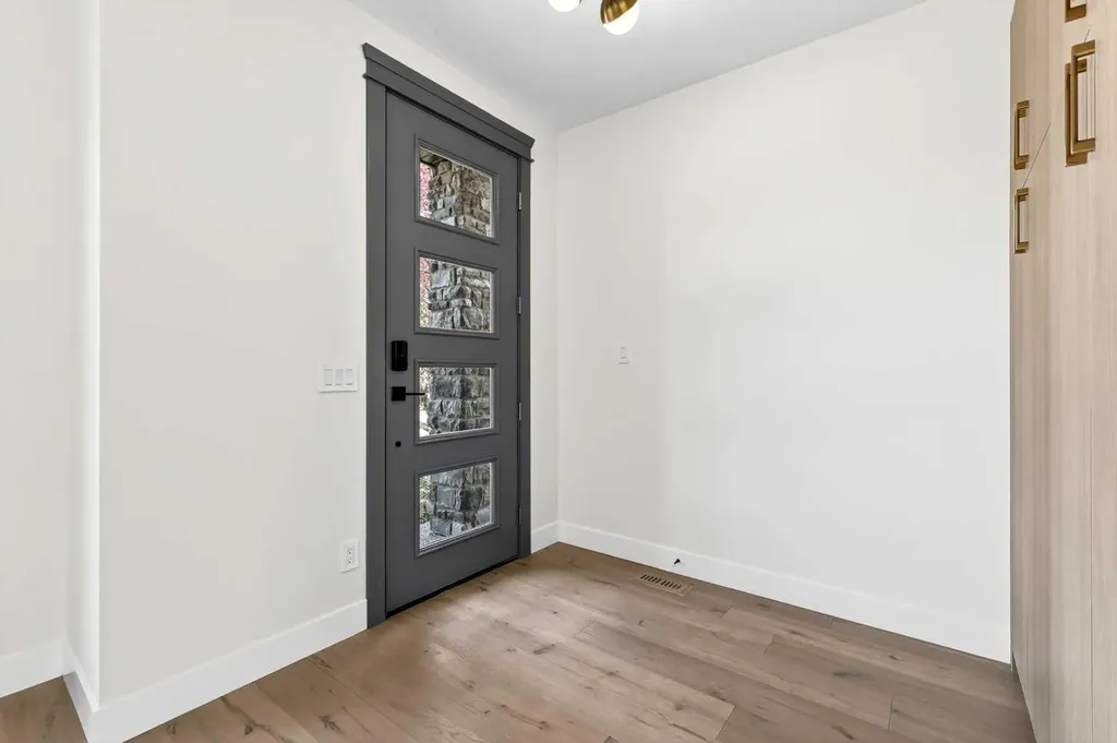 8519 48 Avenue NW Calgary AB T3B 2B1