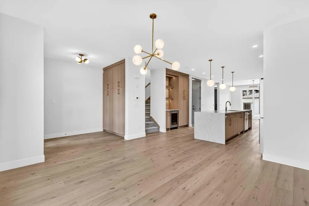 8519 48 Avenue NW Calgary AB T3B 2B1