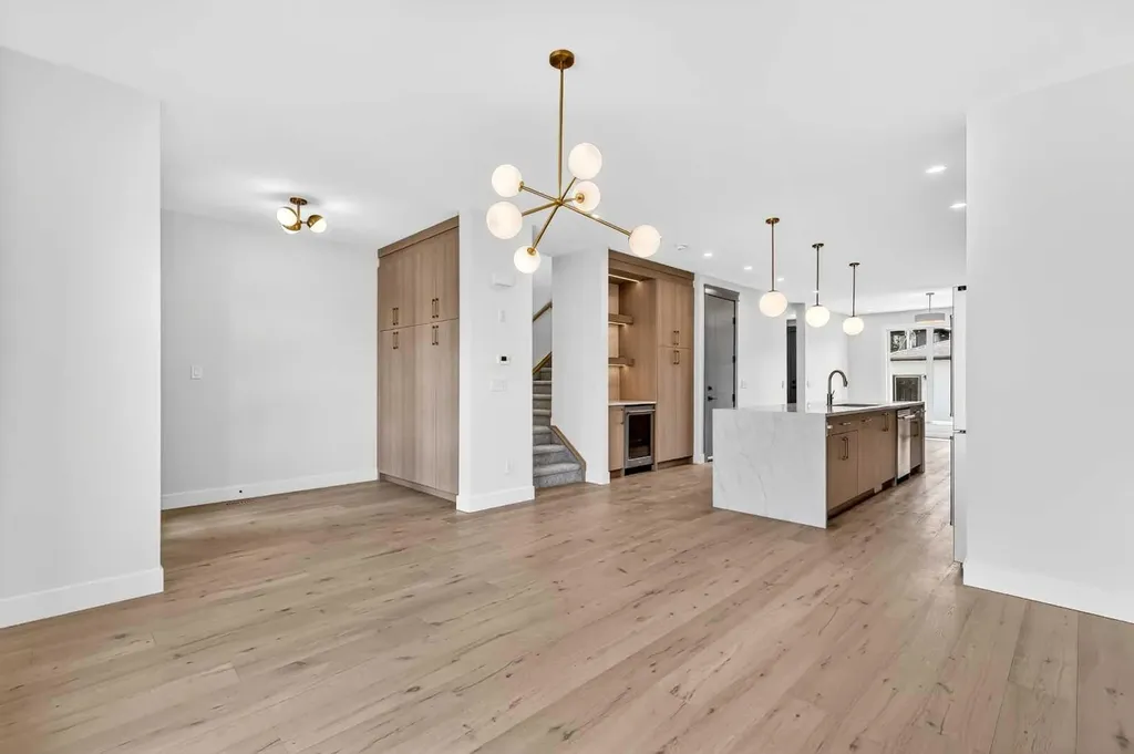 8519 48 Avenue NW Calgary AB T3B 2B1