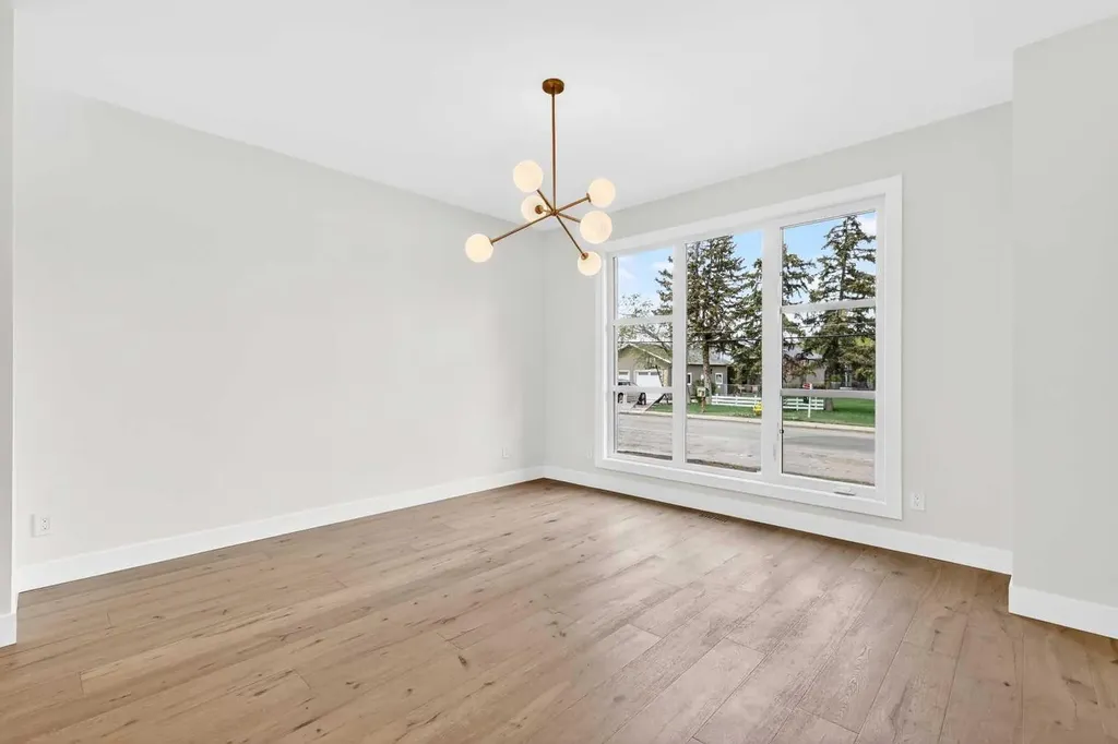 8519 48 Avenue NW Calgary AB T3B 2B1
