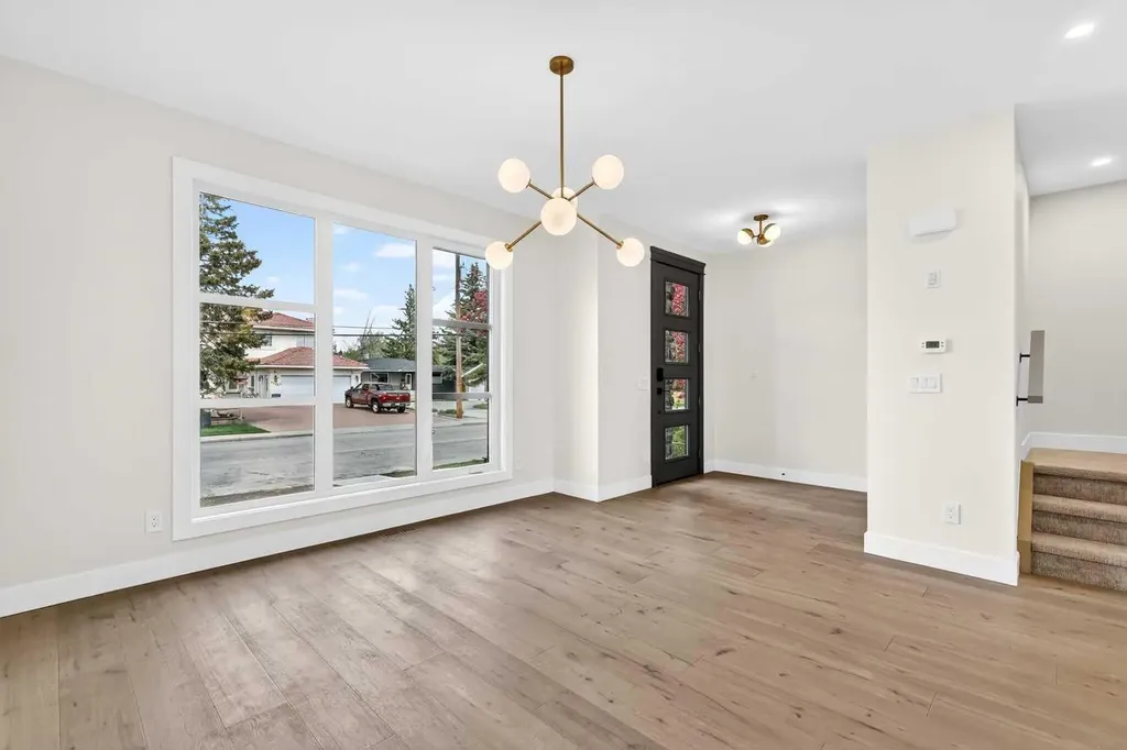 8519 48 Avenue NW Calgary AB T3B 2B1