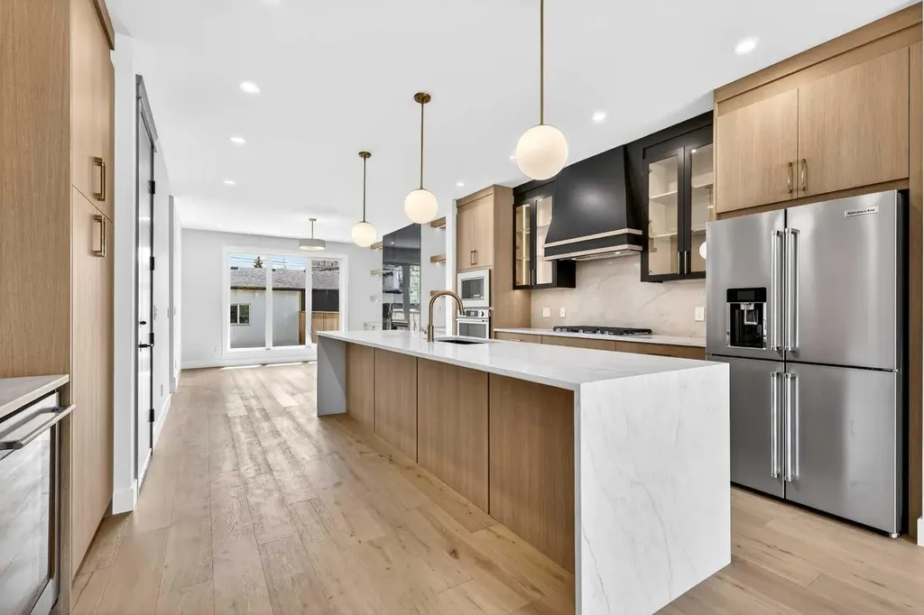 8519 48 Avenue NW Calgary AB T3B 2B1