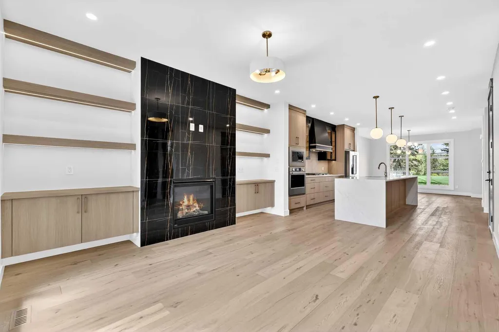 8519 48 Avenue NW Calgary AB T3B 2B1