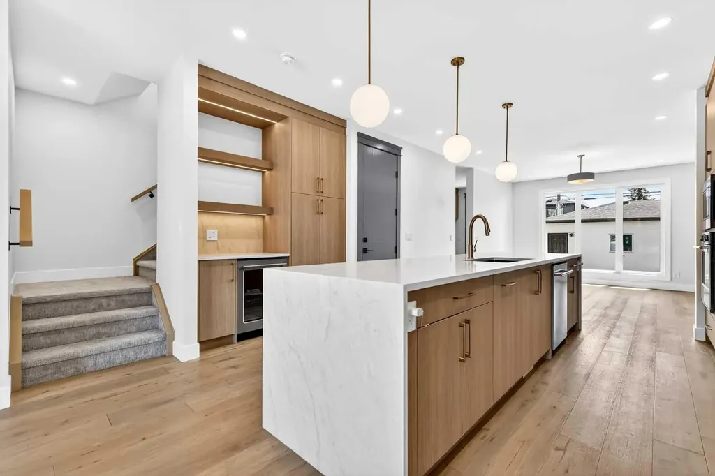 8519 48 Avenue NW Calgary AB T3B 2B1