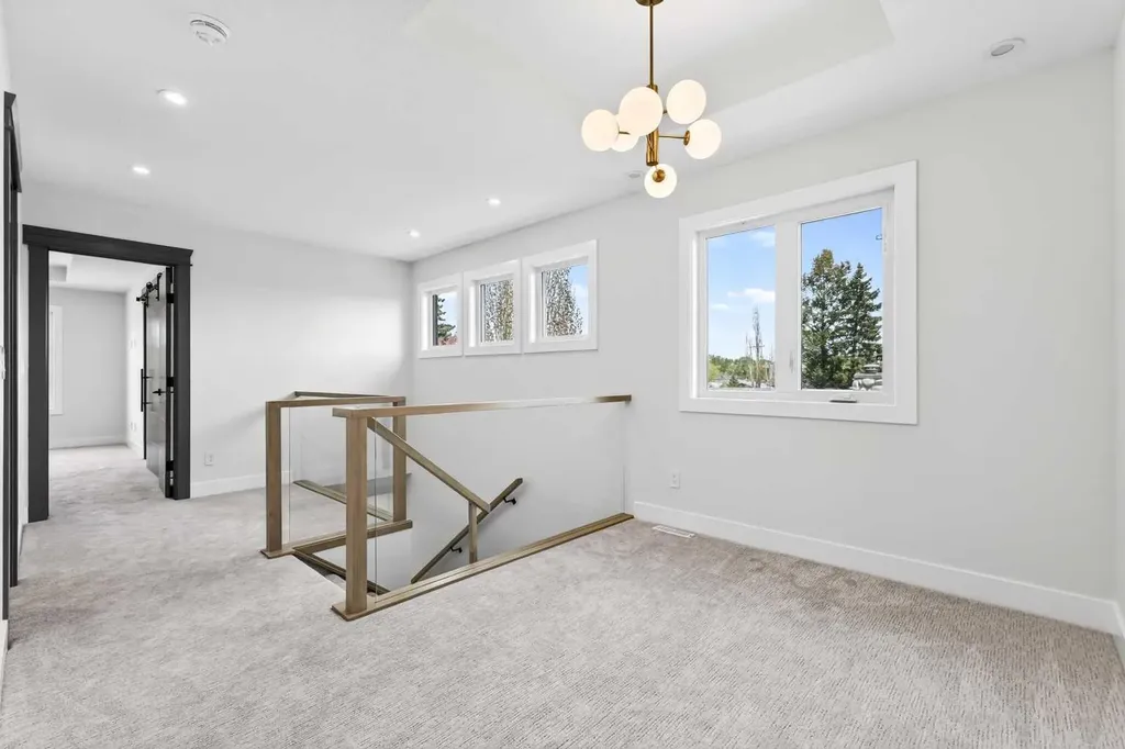 8519 48 Avenue NW Calgary AB T3B 2B1