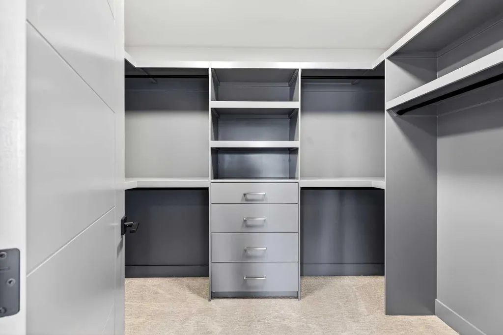8519 48 Avenue NW Calgary AB T3B 2B1