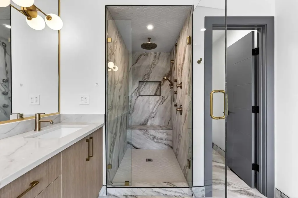 8519 48 Avenue NW Calgary AB T3B 2B1