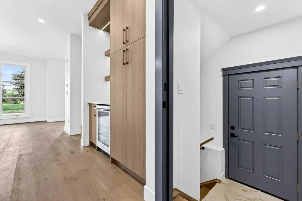 8519 48 Avenue NW Calgary AB T3B 2B1