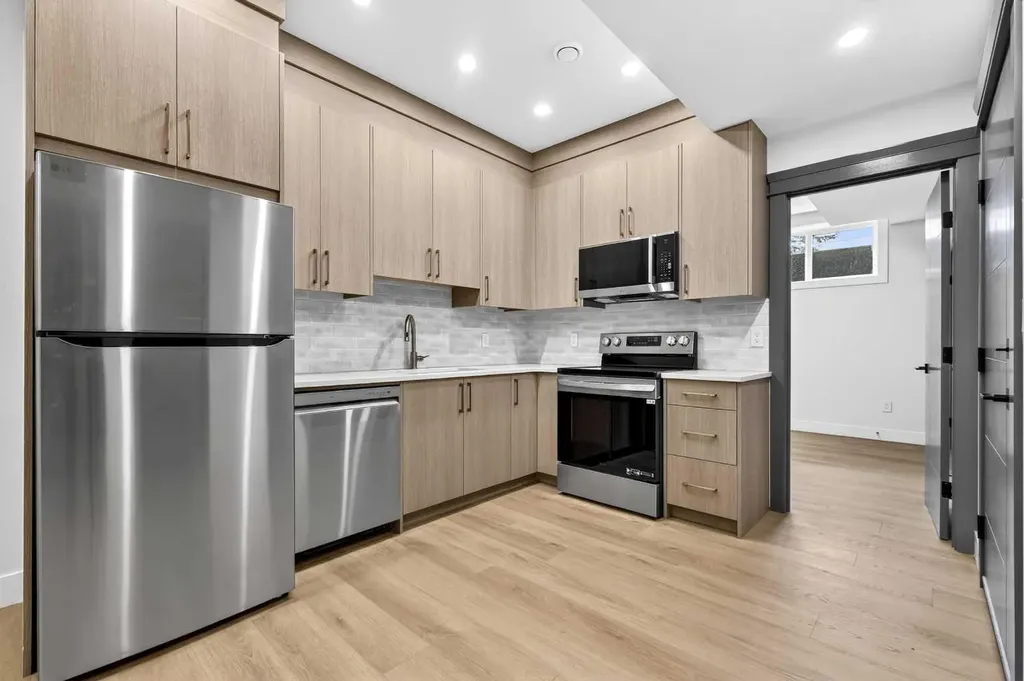 8519 48 Avenue NW Calgary AB T3B 2B1