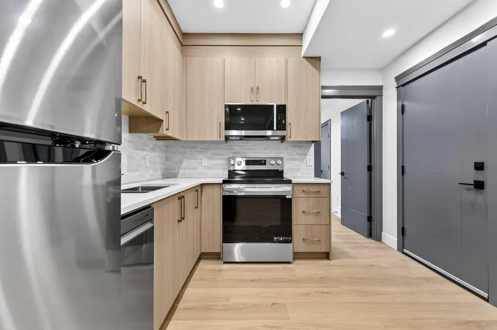 8519 48 Avenue NW Calgary AB T3B 2B1