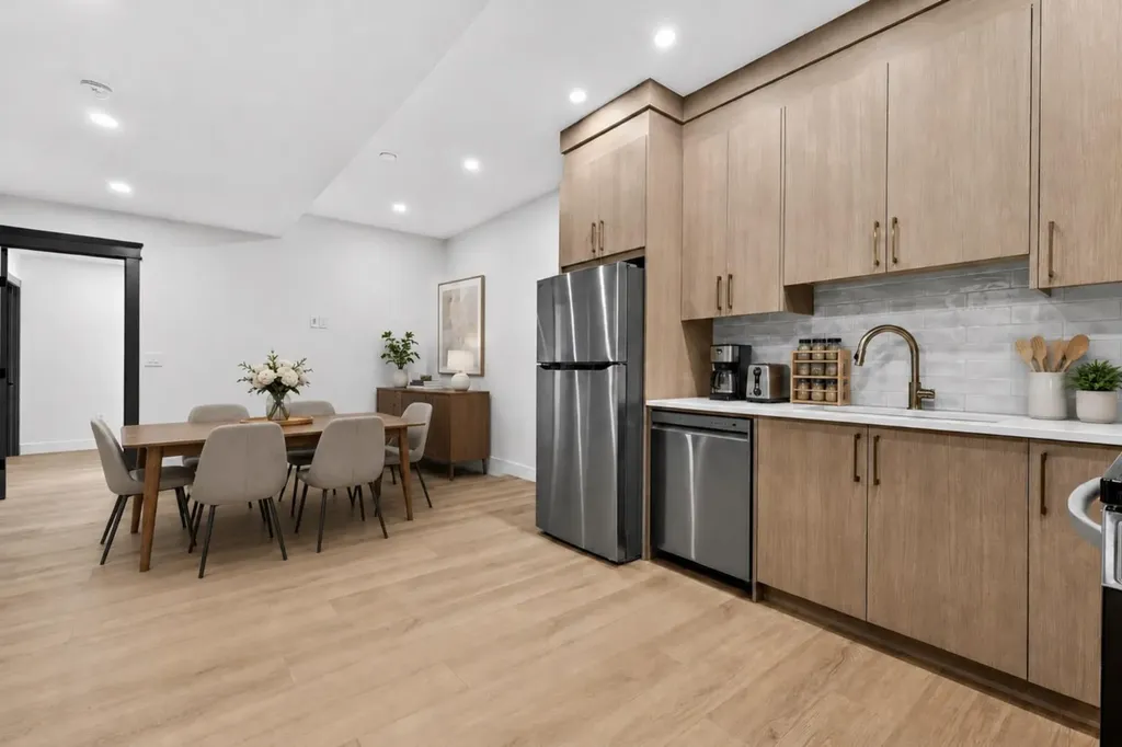 8519 48 Avenue NW Calgary AB T3B 2B1